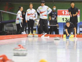 今年河北省教6000名中小学体育教师学冰雪