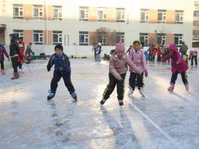 河北省三河市冰雪运动进校园活动持续推进