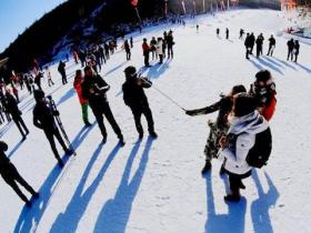 融创文旅“冰雪进校园” 为产业发展储备人才