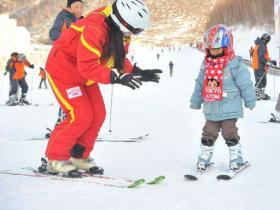 首届冰雪体育教育研讨会召开