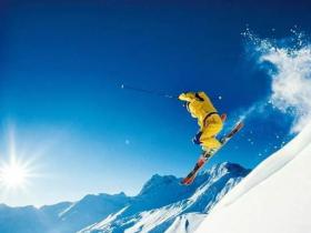 中国冰雪旅游推广联盟工作会议举行 7省（区市）17家企业成首批会员单位