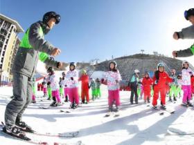 从娃娃抓起！“冰雪千校行动计划”推进校园冰雪运动发展