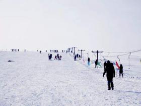 第六届全国大众冰雪季新闻发布会在京举行