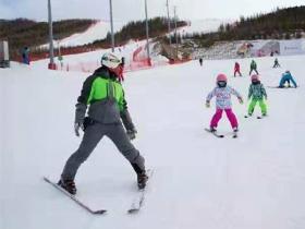 全面提高我国冰雪运动水平 为筹办好北京冬奥会作出新贡献