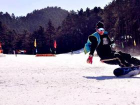 冰雪运动走进群众身边