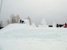 冰雪活动进校园 带动更多青少年参与