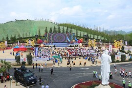 第四届旅发会在关岭冰雪小镇举行