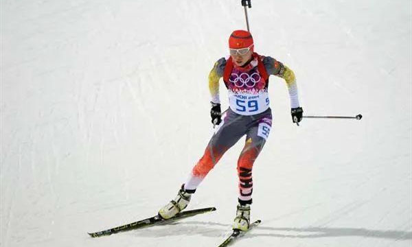 《冰雪知识微课堂》张岩：冬季两项的规则和特点，您知道是什么吗？